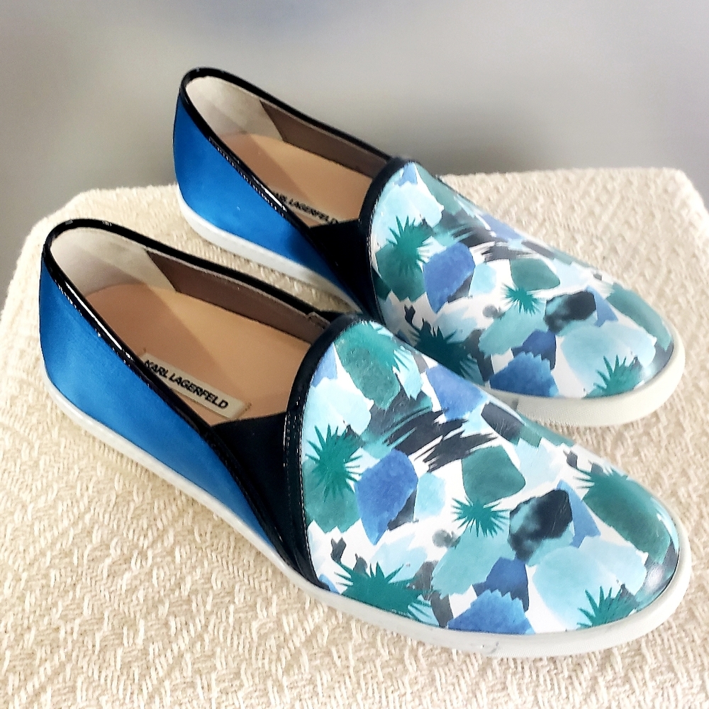 KARL LAGERFELD WOMENS LEATHER/SATIN BLUE/GREEN PATTERNED SLIP ONS. SZ 40/ 8.5